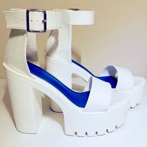 Women’s high heels. Used normal wear. White color. 7.5 size